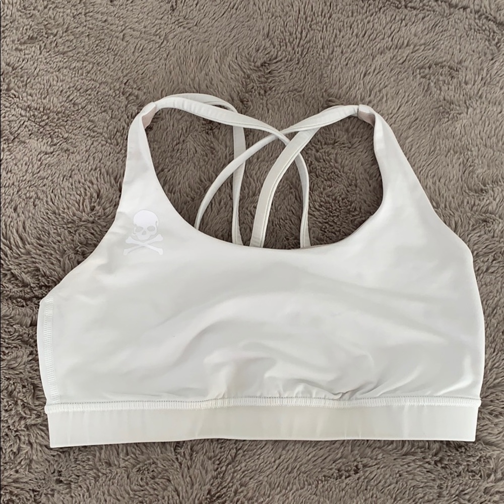 White lululemon sports bra
